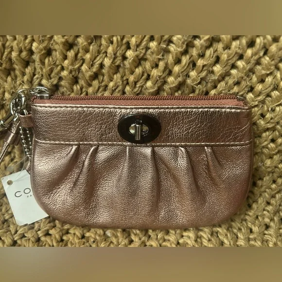Coach Metallic Wristlet with Decorative Kisslock Bright Silky Interior NWT - Picture 4 of 4